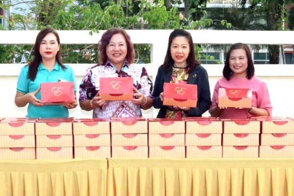 ตักบาตรสามเณรภาคฤดูร้อน (1)