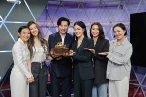 หลิง – ออม หอบเค้กเซอร์ไพรส์วันเกิด พี่หนุ่ม (3)