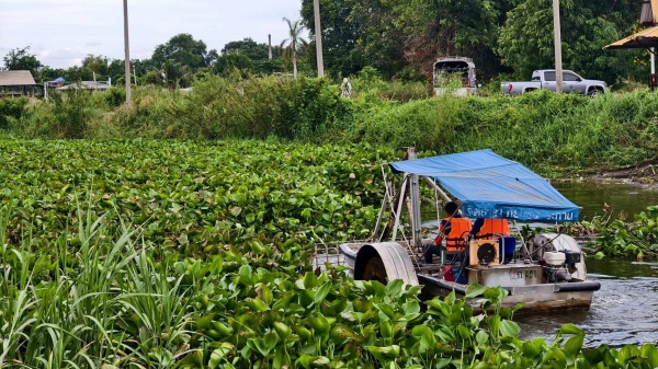 สชป.13 กำจัดผักตบชวา คลองระบาย 3ขวา (3)