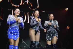 สามตัวบนคอนเสิร์ต (13)